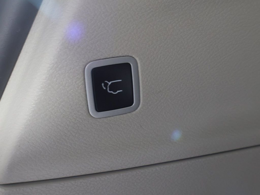 Used 2023 Black Chrysler Limited image 23