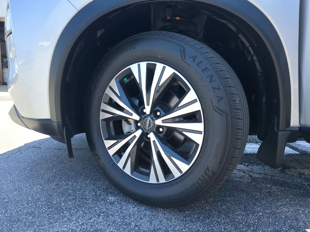 Used 2023 Silver Nissan SV image 31