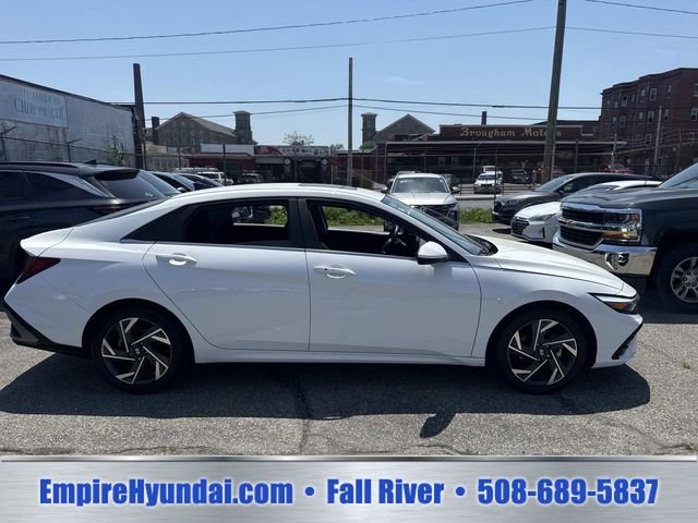Used 2024 White Hyundai SEL image 3