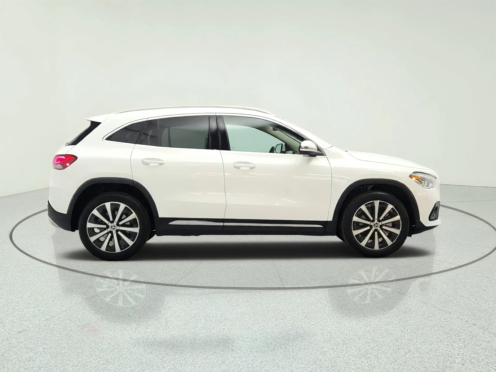 Certified Used 2023 Polar White Mercedes-Benz GLA 250 4MATIC® SUV image 4