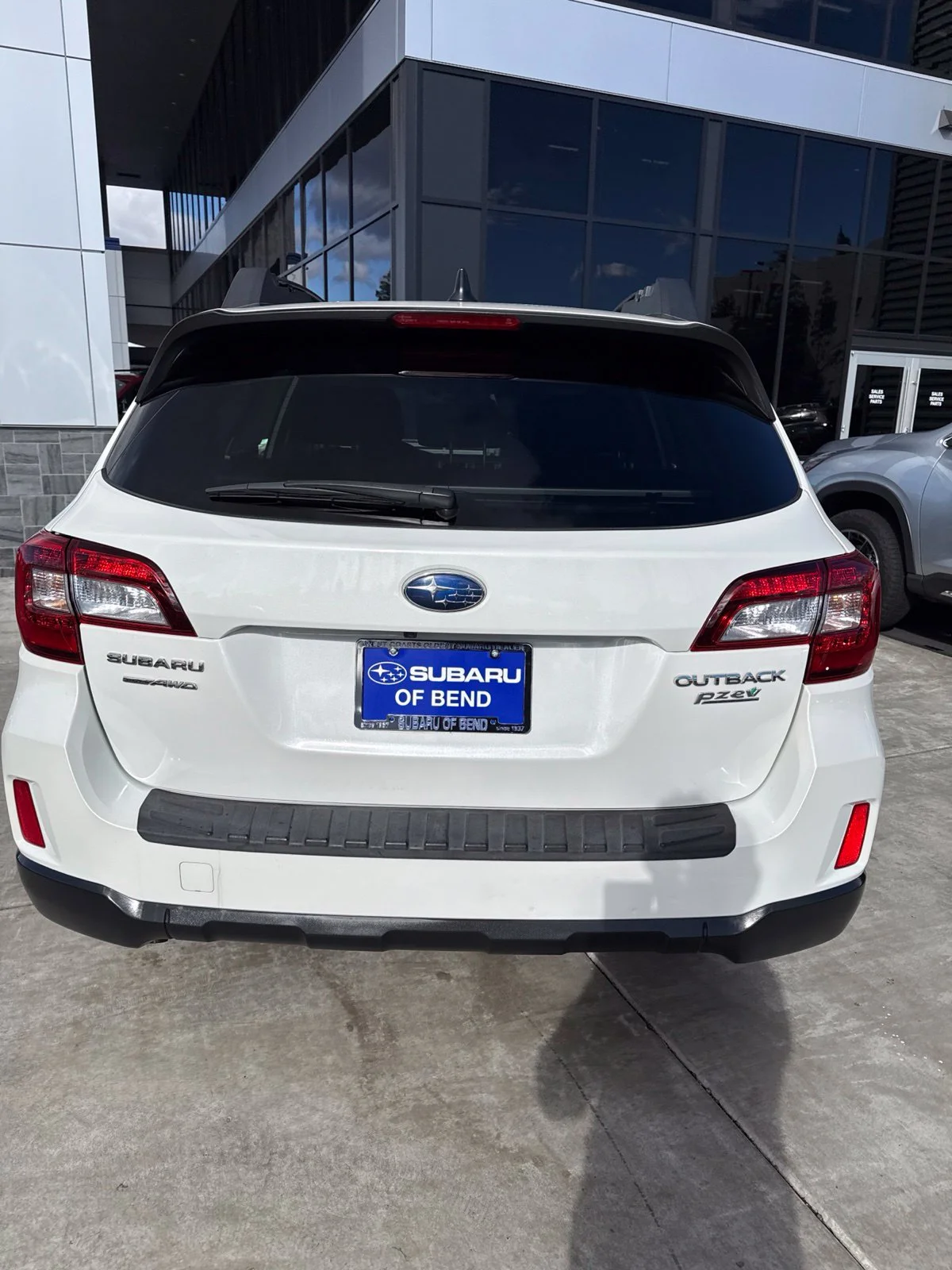 Used 2016 Crystal White Pearl Subaru 2.5i Premium image 6