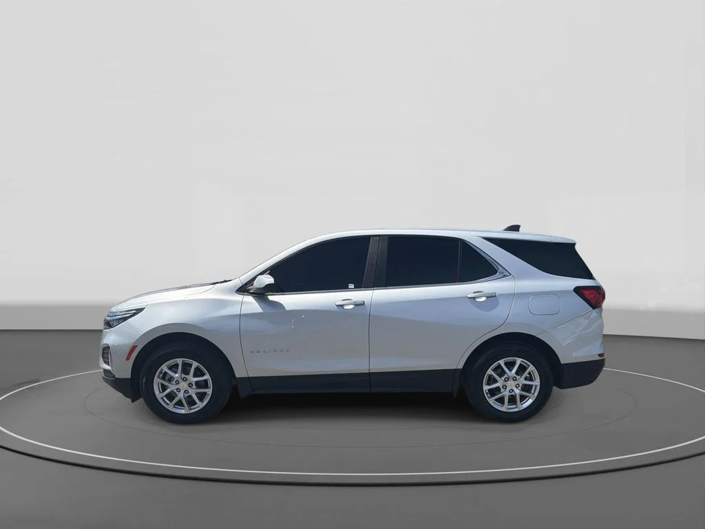 Used 2022 Silver Ice Metallic Chevrolet LT image 4