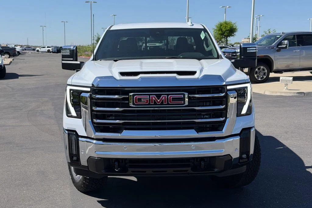 New 2026 Glacier White Tricoat GMC SLT image 3