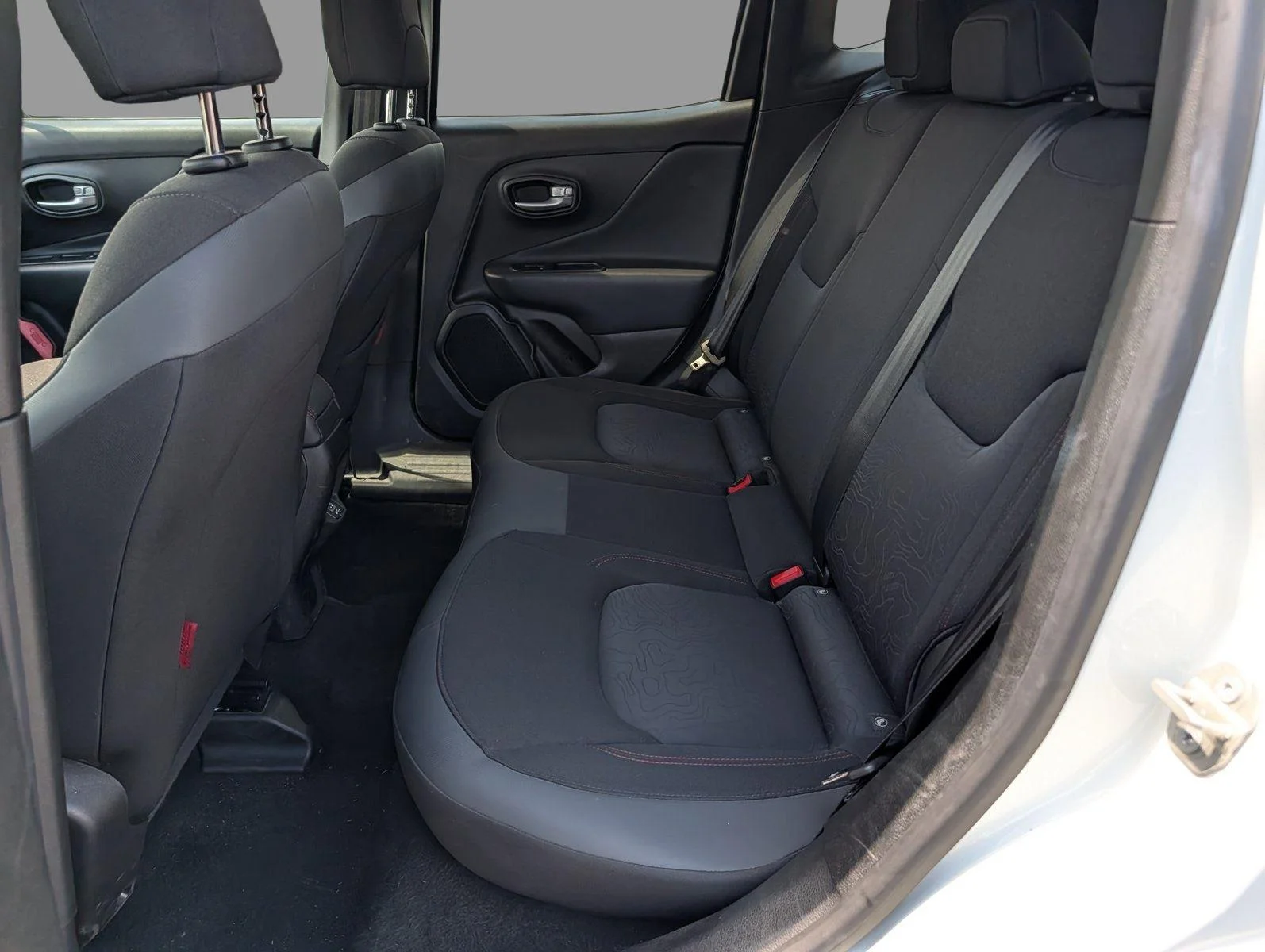 Used 2023 Alpine White Clearcoat Jeep Trailhawk image 32