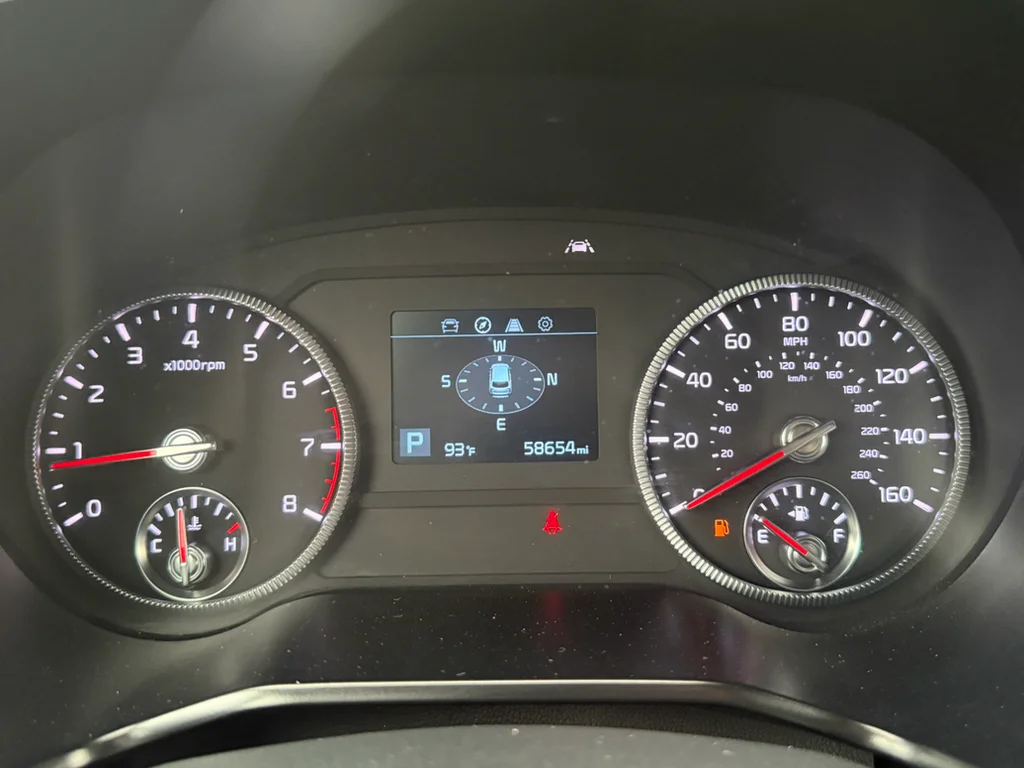 Used 2022 Glacial White Pearl Kia LX image 24