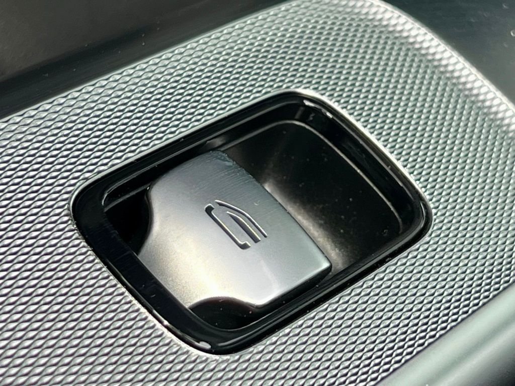 Certified Used 2026  Mercedes-Benz GLC 300 image 38