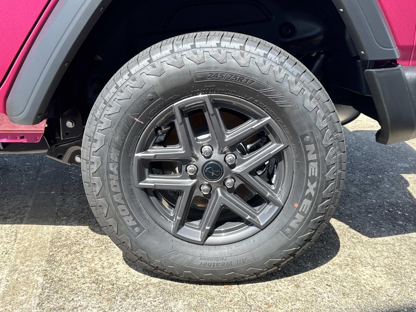 New 2026 Tuscadero Pearl-Coat Exterior Paint Jeep Sport image 3