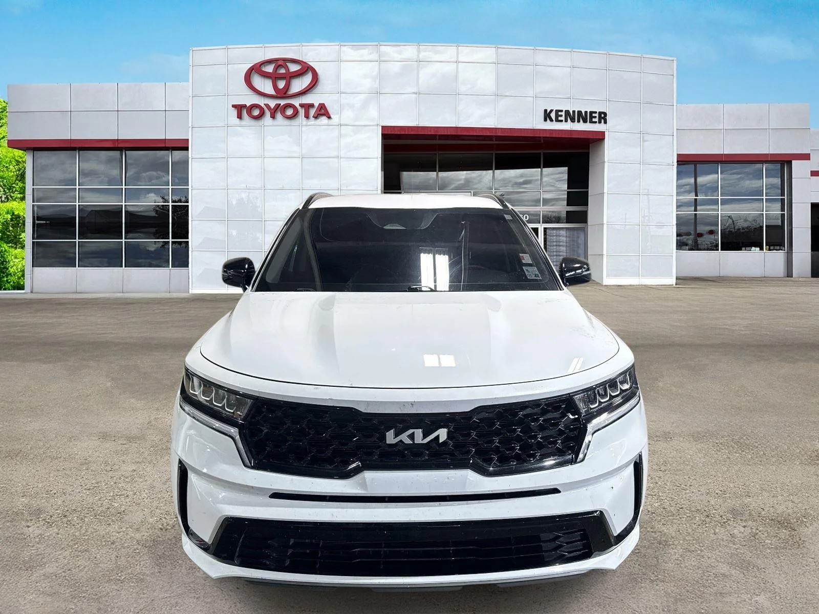 Used 2023 Glacial White Pearl Kia S image 2
