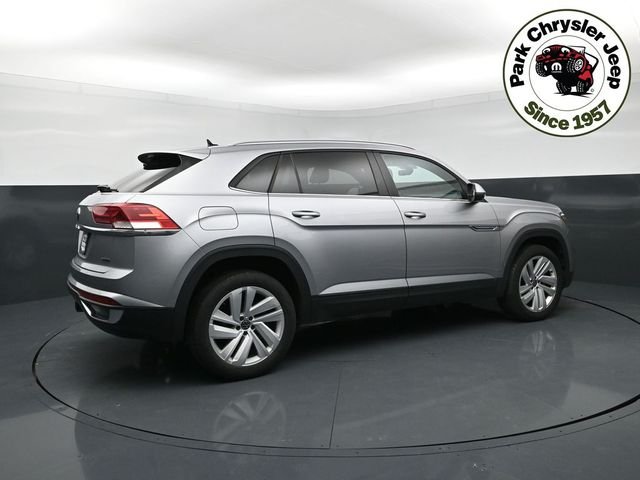 Used 2021 Volkswagen Atlas Cross Sport SE w/Tech with VIN 1V2KE2CA5MC224961 for sale in Burnsville, Minnesota