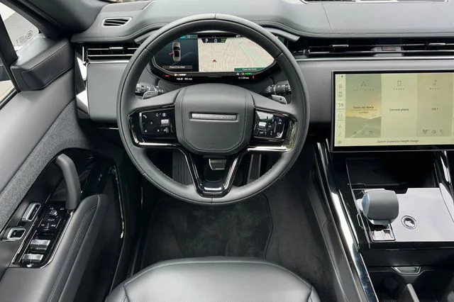 New 2026 Santorini Black Land Rover Dynamic SE image 13