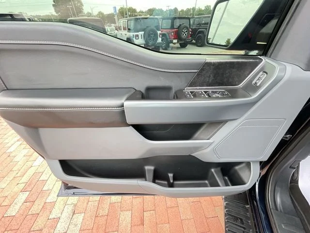 Used 2023 Blue Ford XLT image 10