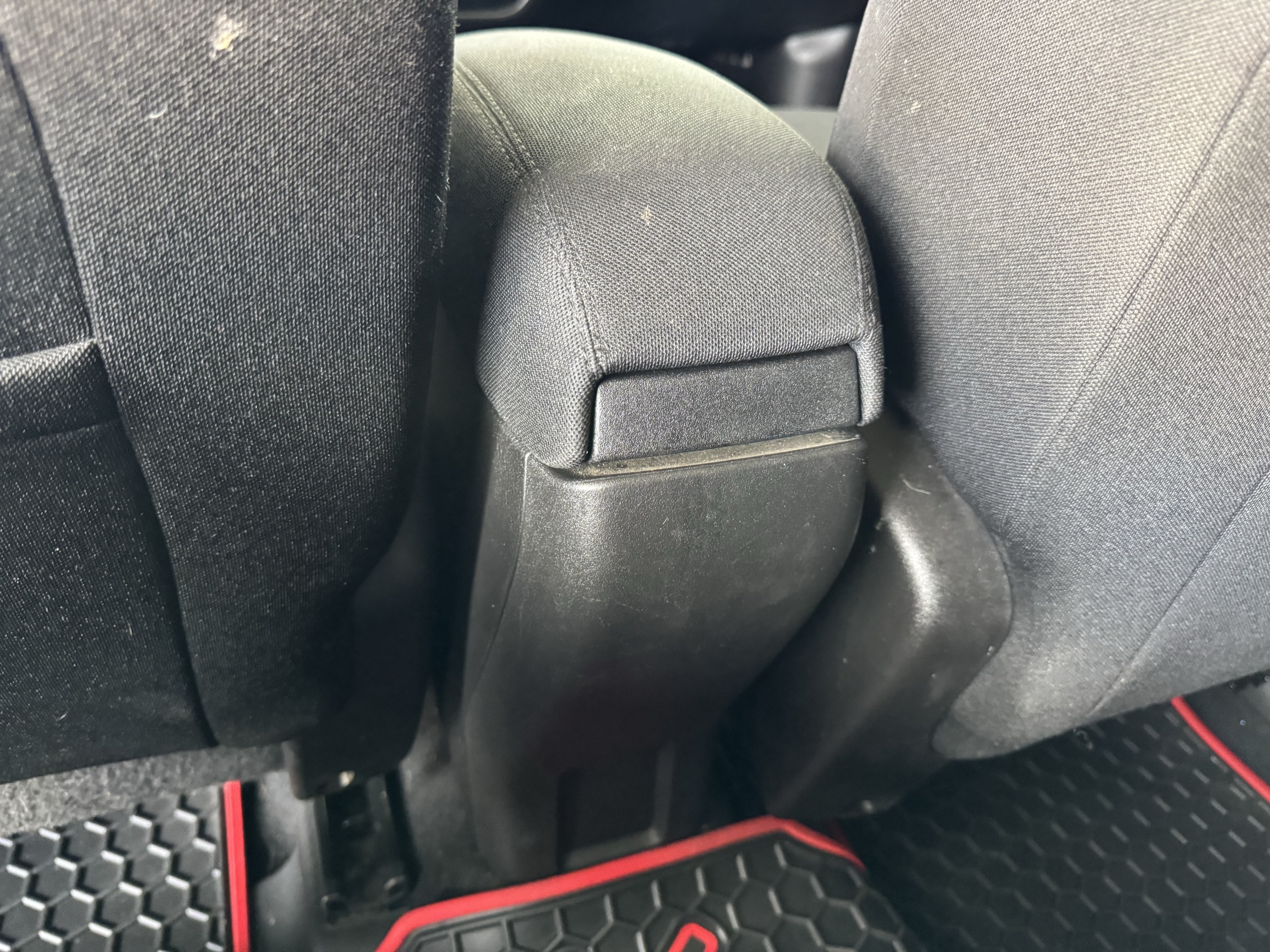Used 2017 Gray Jeep Latitude 4x4 image 16
