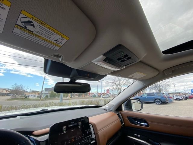 Used 2022 White Nissan Platinum image 15