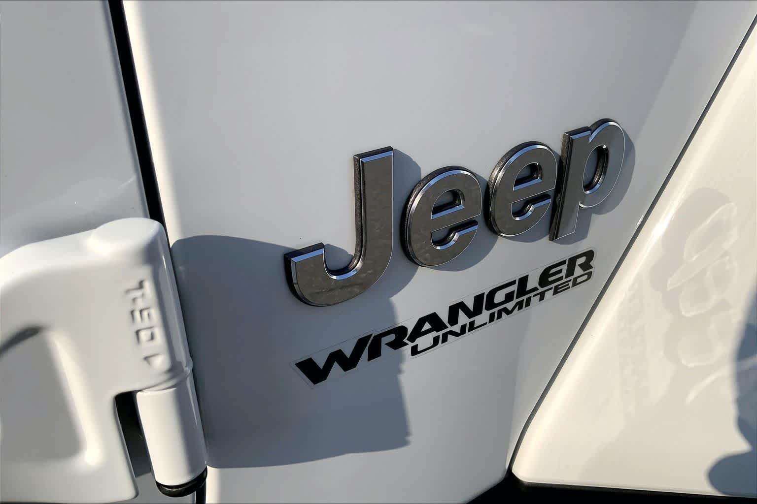 Used 2021 Bright White Clearcoat Jeep Unlimited Sahara image 10