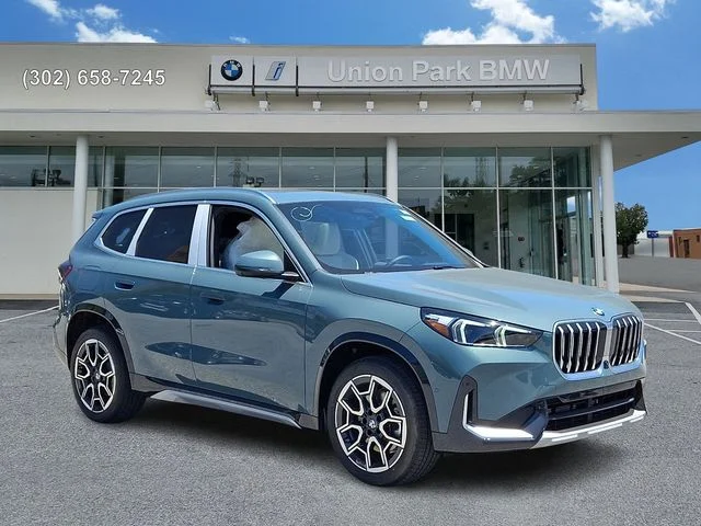 New 2026 Cape York Green Metallic BMW xDrive28i image 3