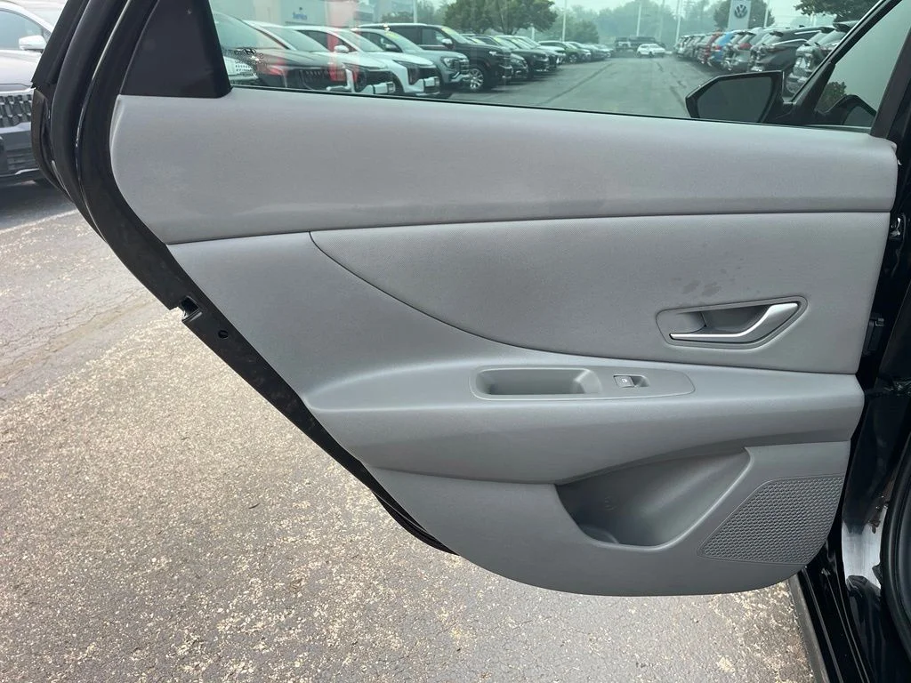 Used 2023 Phantom Black Hyundai SEL image 23