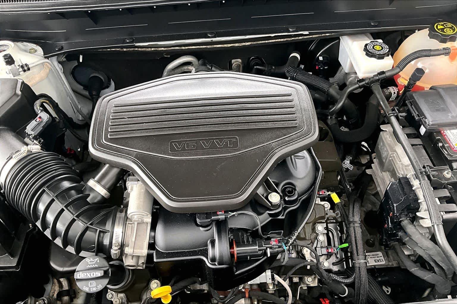 Used 2023 White Frost Tricoat GMC AT4 image 32