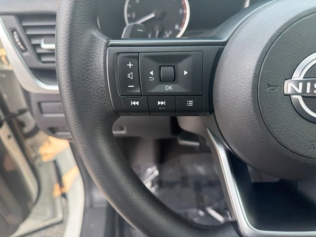 Used 2022 White Nissan S image 20