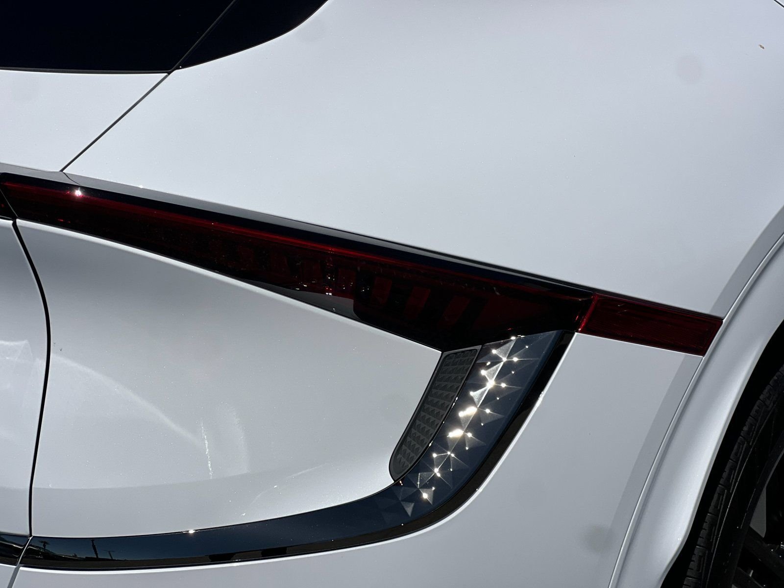 New 2026 Glacial White Pearl / Black Ro Kia GT-Line AWD image 32