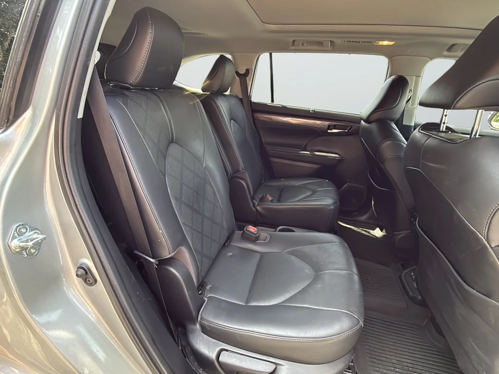 Used 2021 Silver Toyota Platinum image 25