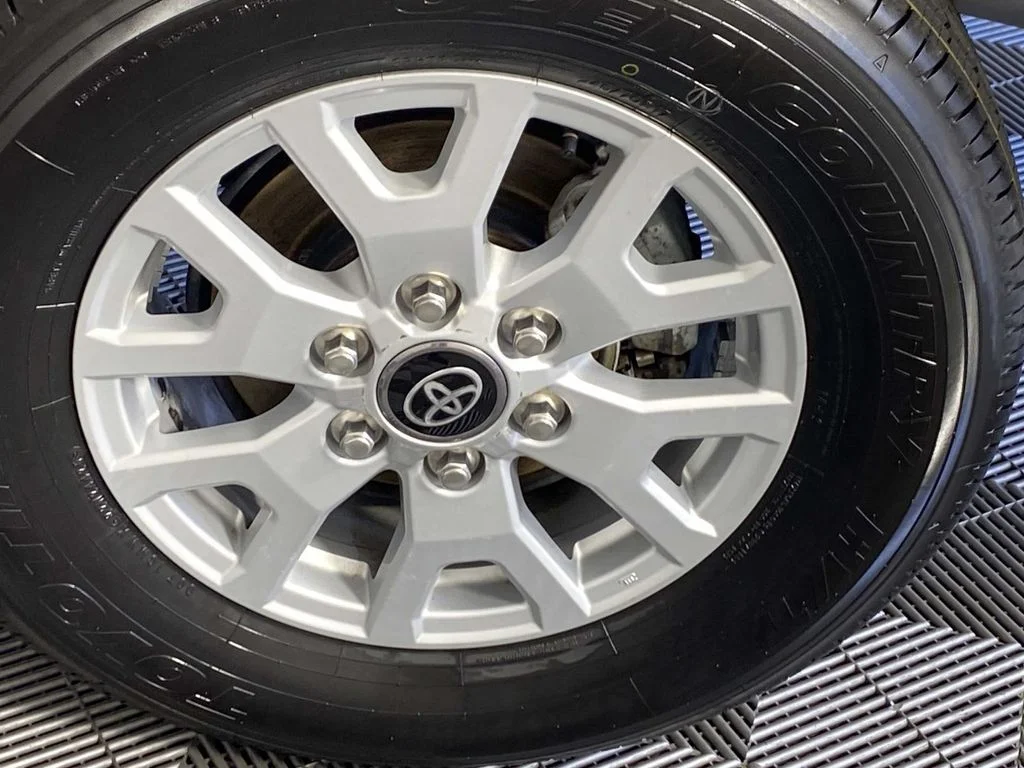 Used 2025 White Toyota SR5 image 29