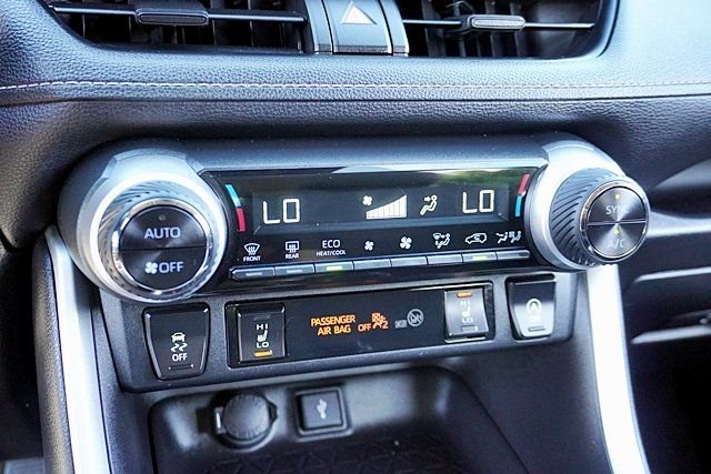 2022 Toyota RAV4 XLE | CarEdge | CarEdge