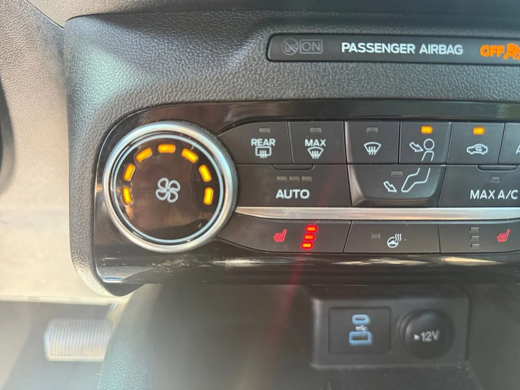 Used 2022 Gray Ford SE image 23