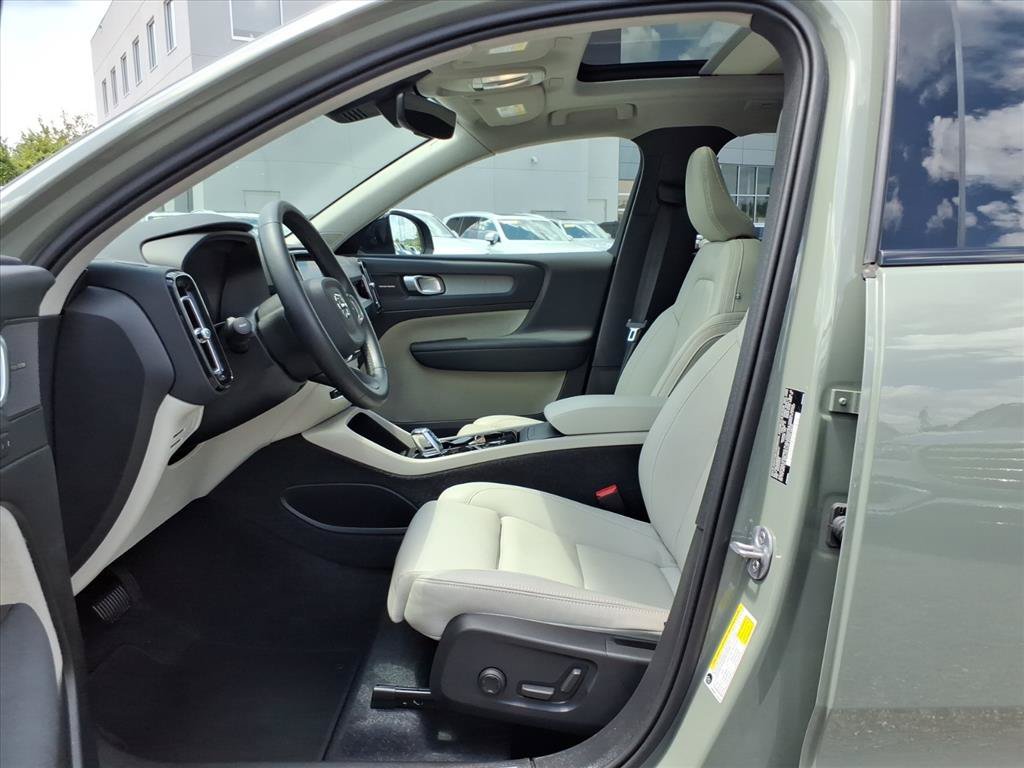 Certified Used 2025 Sage Green Metallic Volvo Ultra Dark Theme image 11
