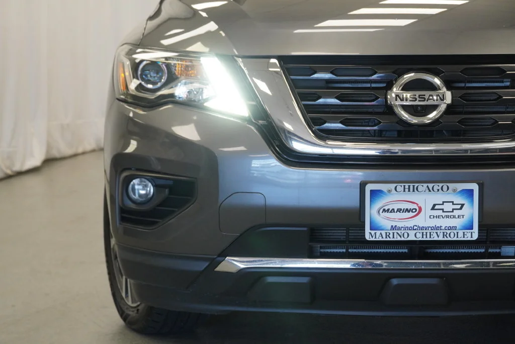 Used 2017 Gun Metallic Nissan Platinum image 11