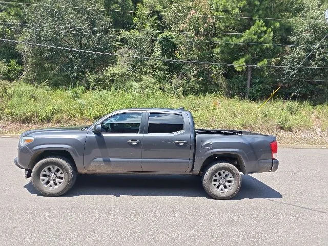 Used 2017  Toyota SR image 5