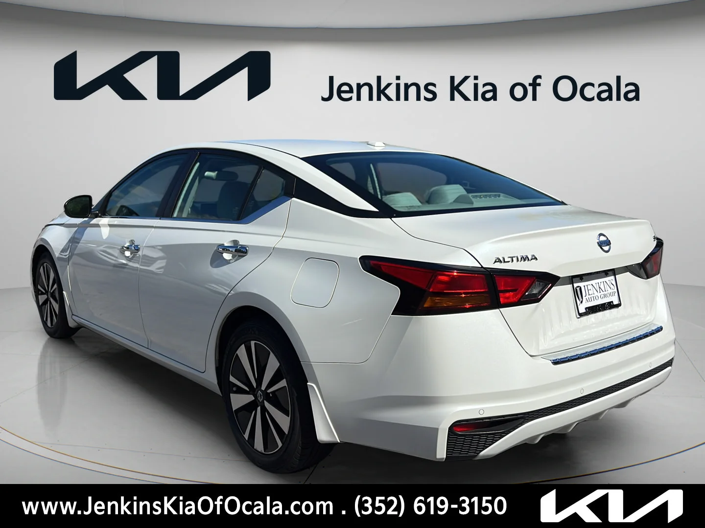 Used 2021 Pearl White Tricoat Nissan 2.5 SV image 9