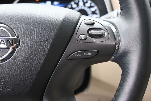Used 2022 Red Nissan Platinum image 32