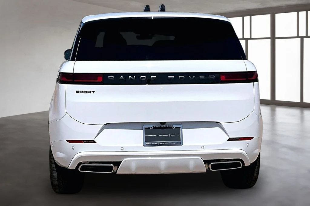 New 2026 White Land Rover Dynamic SE image 4