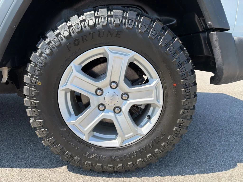 Used 2018 White Jeep Unlimited Sport S image 13