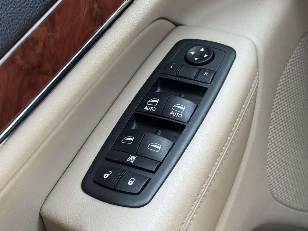 Used 2013 Gray Jeep Limited image 25