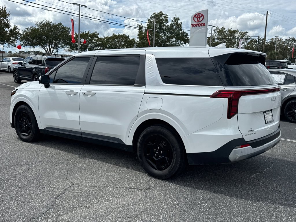 Used 2025 White Kia LXS image 5