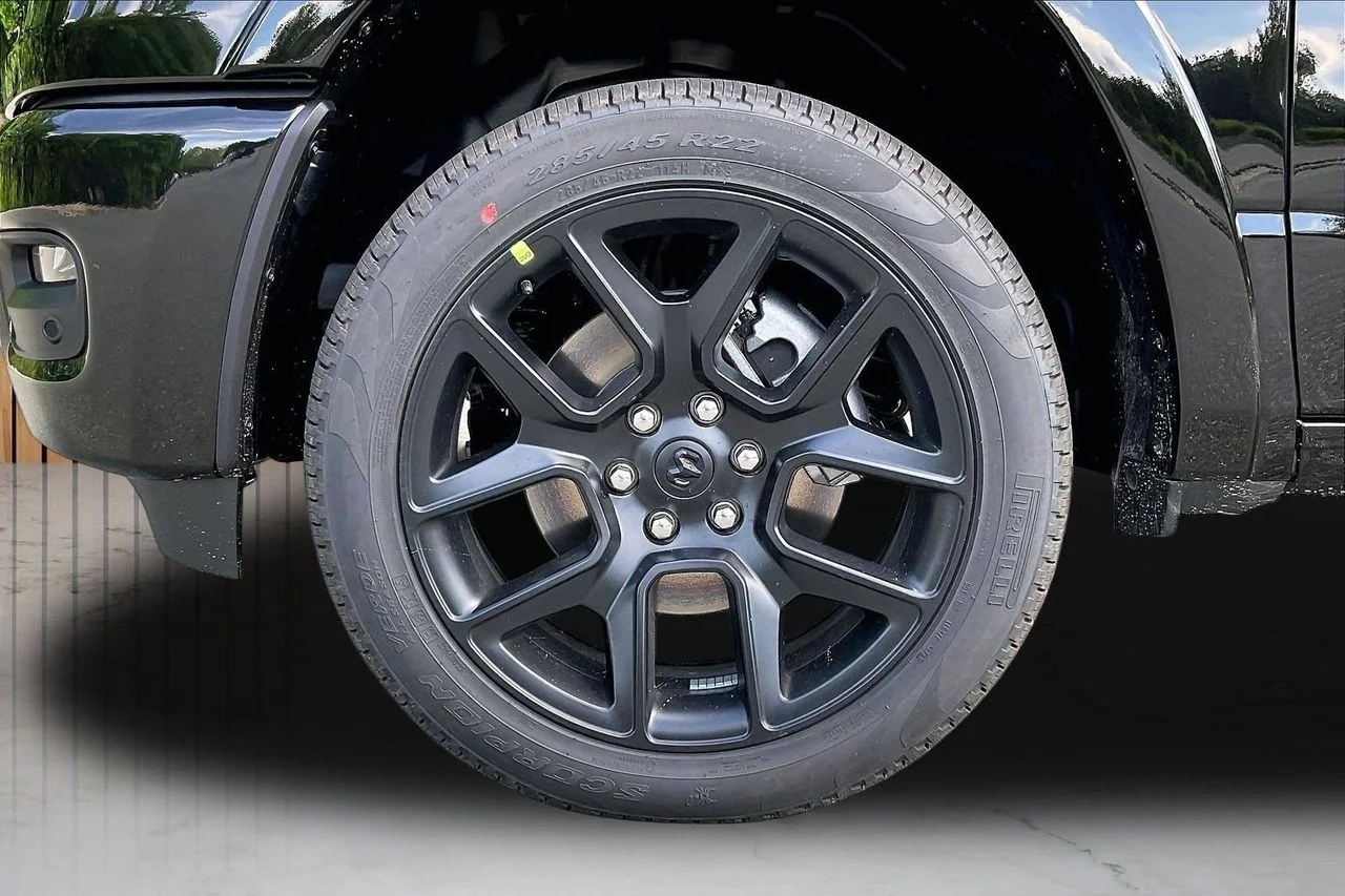 New 2026 Diamond Black Crystal Pearl-Coat Exterior Paint RAM Laramie image 33