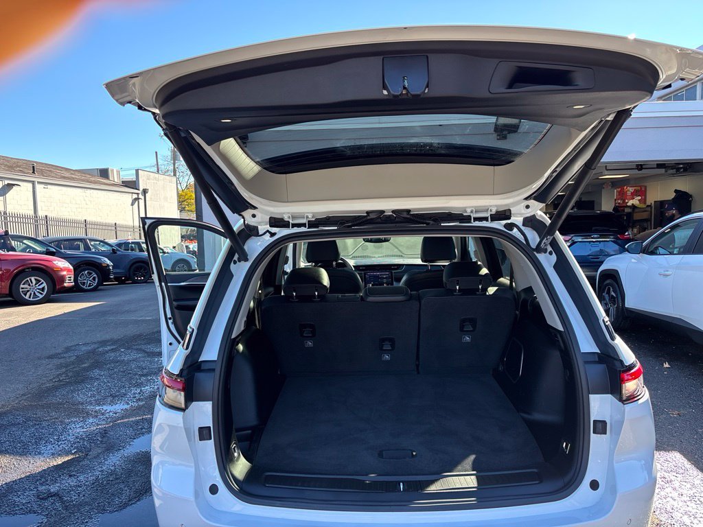 Used 2022 White Jeep Limited image 24