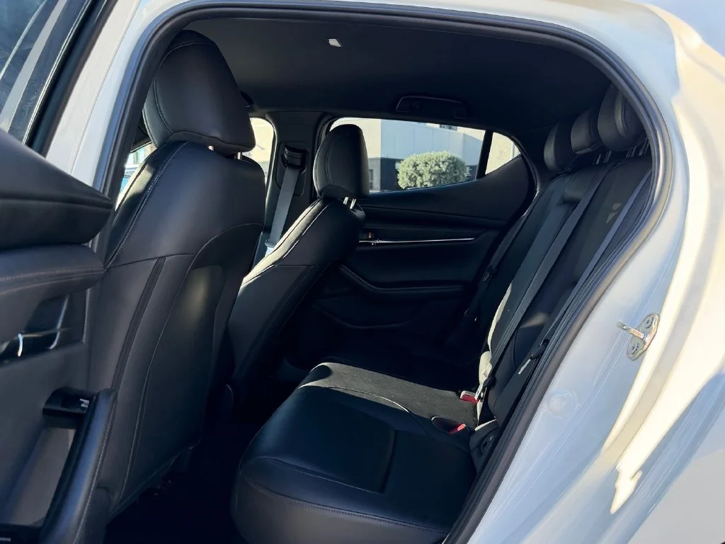 Used 2019 White Mazda Preferred image 13