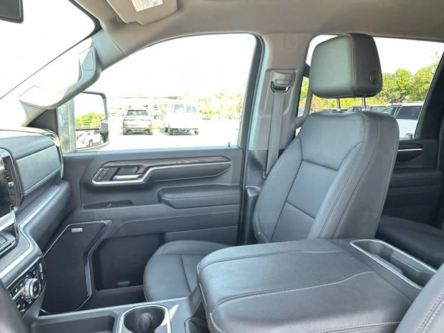 Used 2024 White GMC SLT image 33