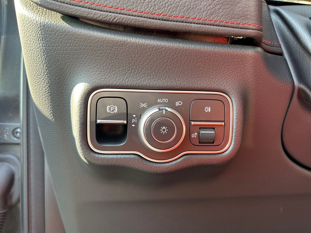Certified Used 2025  Mercedes-Benz G 550 image 14