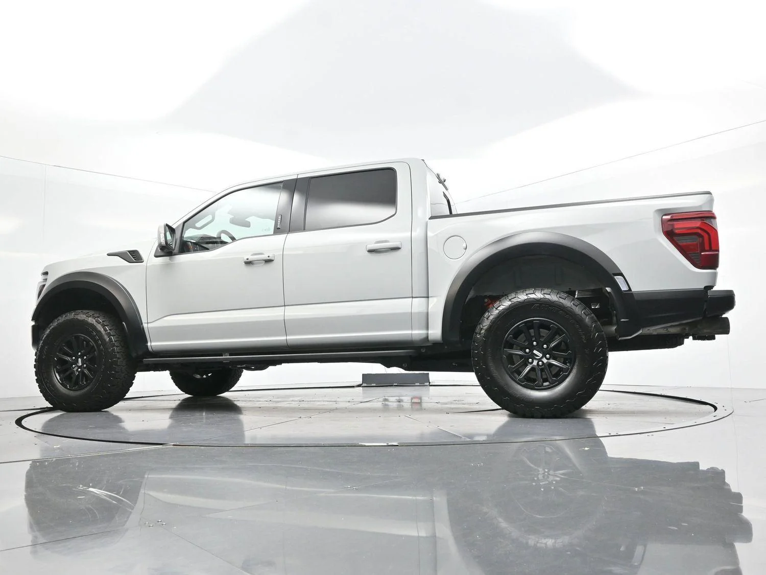 Used 2024 Avalanche Gray Ford Raptor image 54