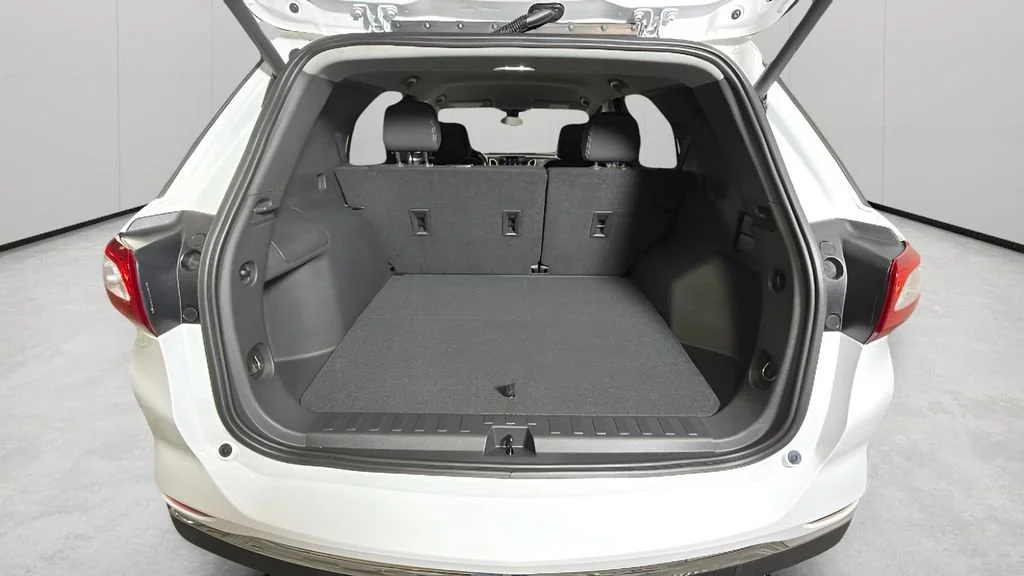 Used 2021 SUMMIT WHITE Chevrolet LT image 42