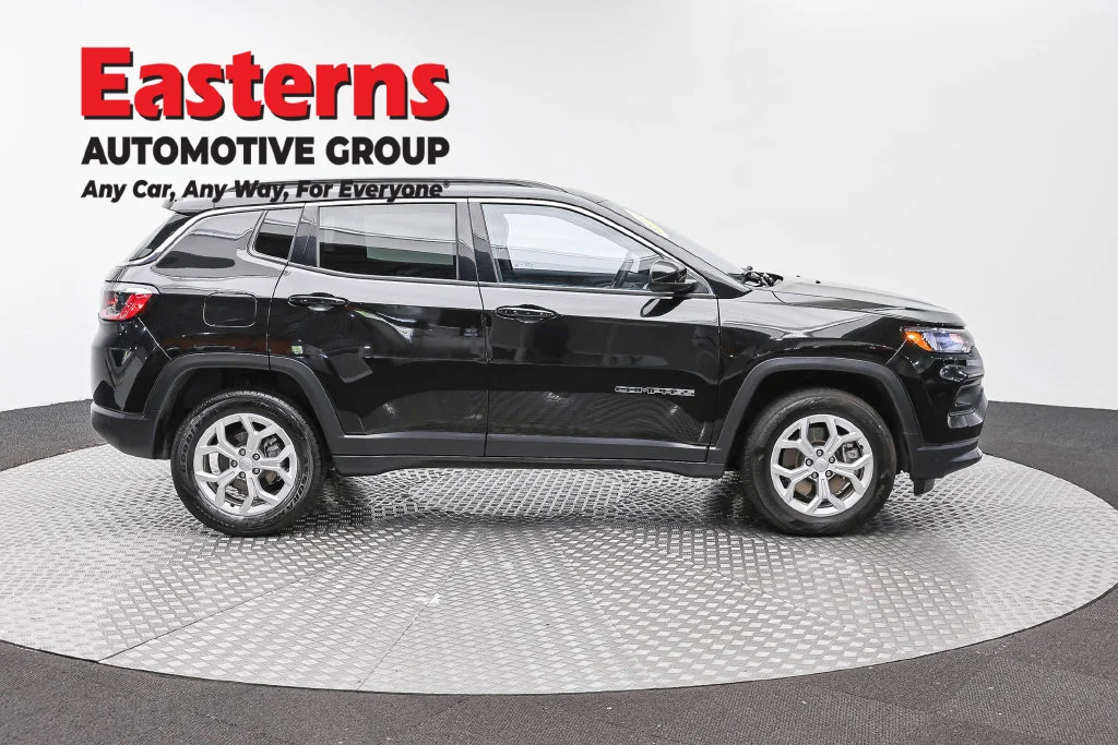 Used 2024 Black Jeep Latitude image 4