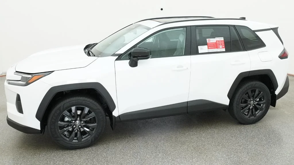 New 2026 Ice Cap Toyota XLE Premium image 5