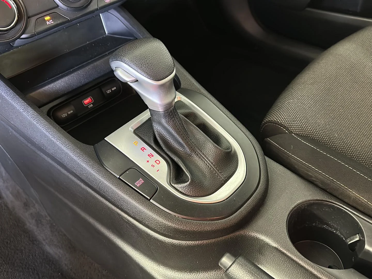Used 2023 Snow White Pearl Kia LXS image 16