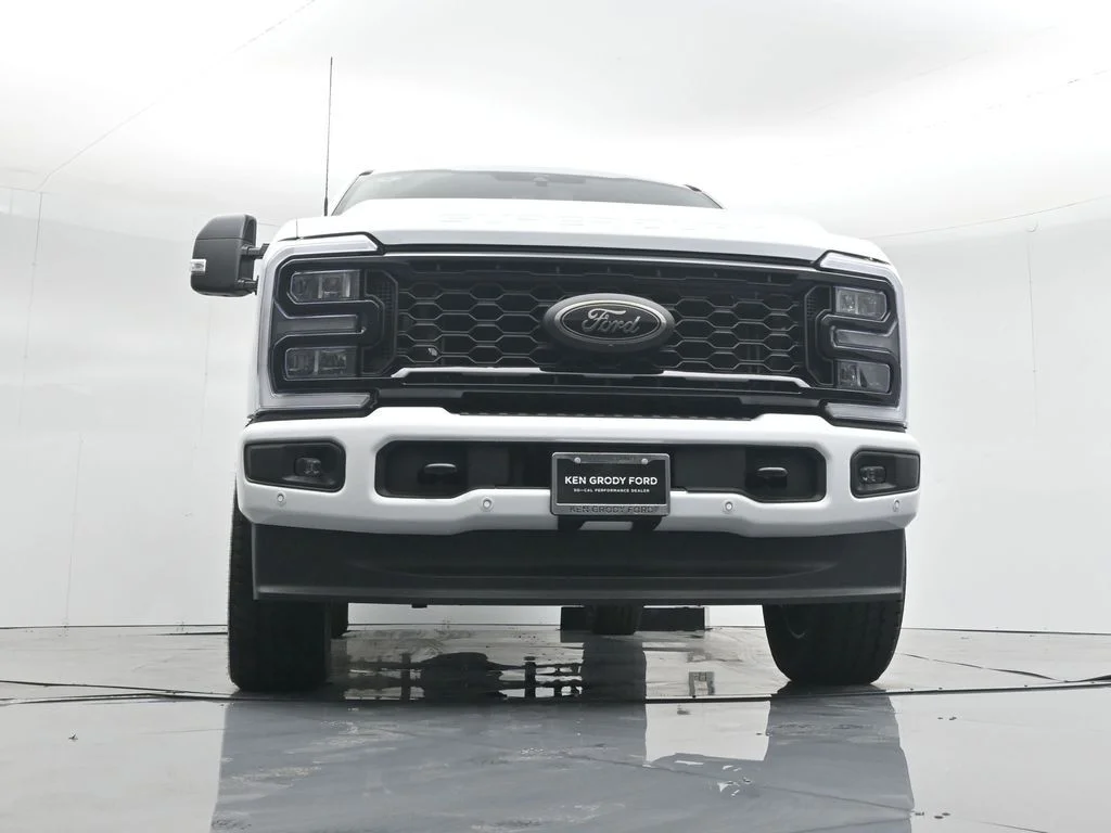 New 2026 Oxford White Ford Lariat image 33
