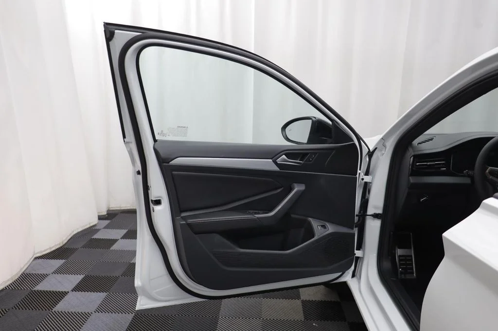 New 2026 Pure White Volkswagen 1.5T Sport image 5