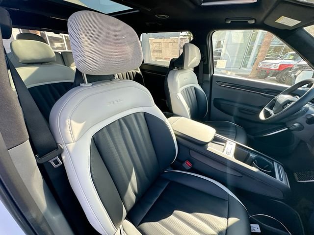 New 2026 Glacial White Pearl / Black Ro Kia GT-Line AWD image 31