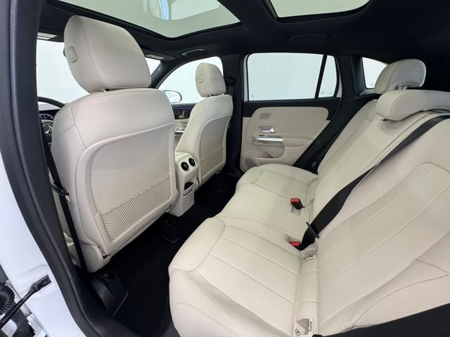 New 2026 Polar White Mercedes-Benz GLA 250 image 43